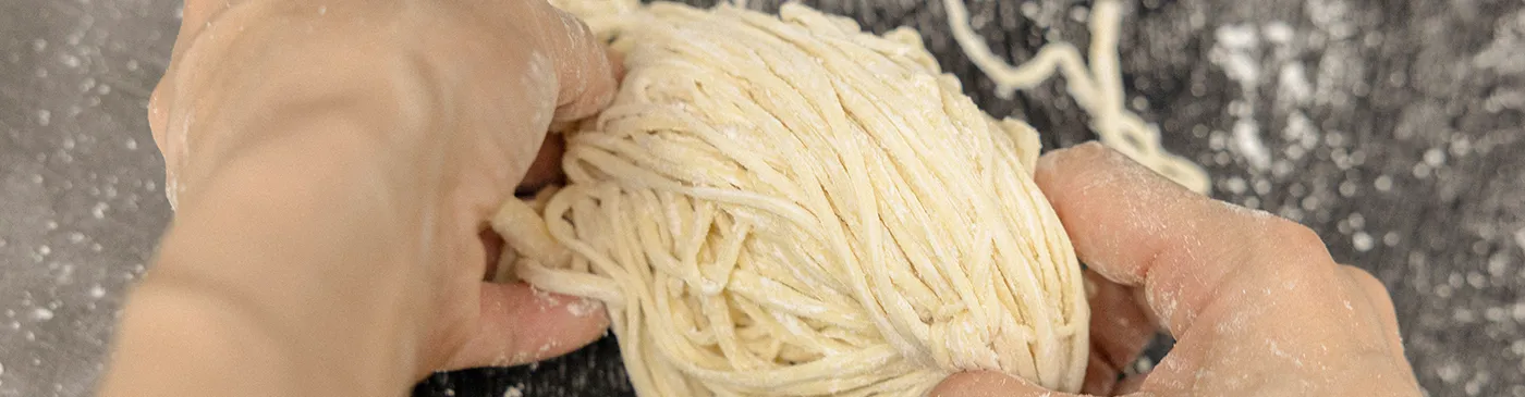 ラーメンを作ってる画像